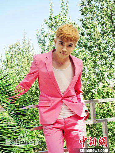 罗翔品牌活动红毯秀前后照片