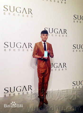 罗翔品牌活动红毯秀前后照片