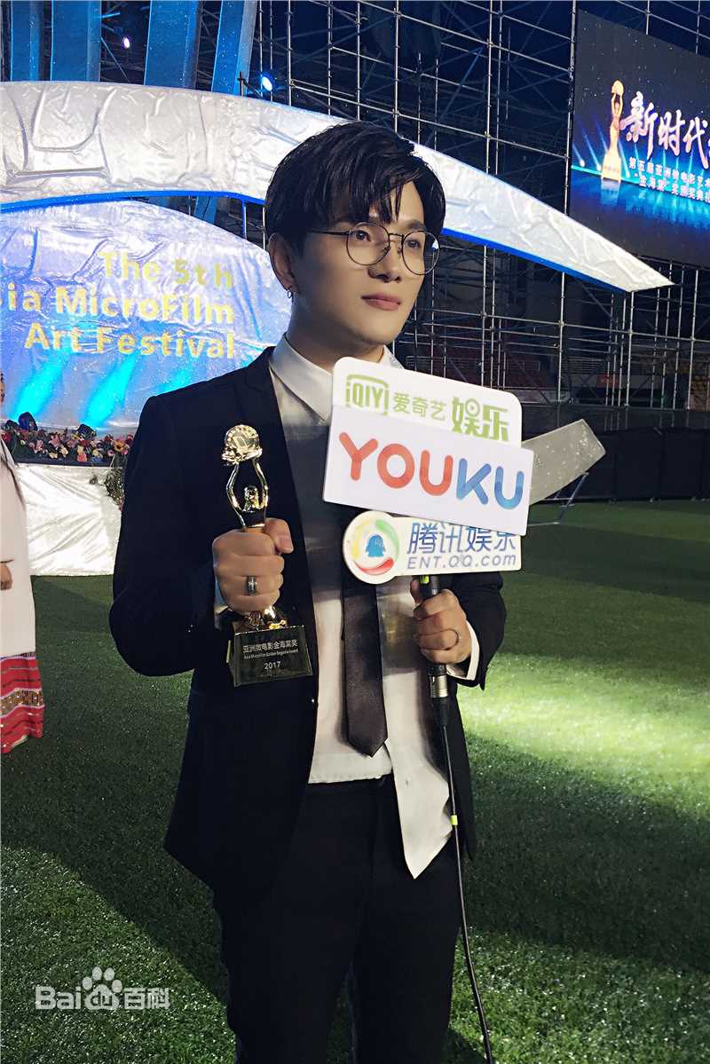 罗翔品牌活动红毯秀前后照片