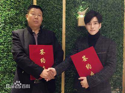 罗翔品牌活动红毯秀前后照片