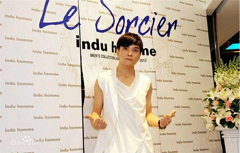 罗翔品牌活动红毯秀前后照片