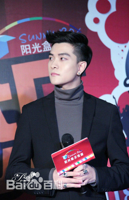 罗翔品牌活动红毯秀前后照片