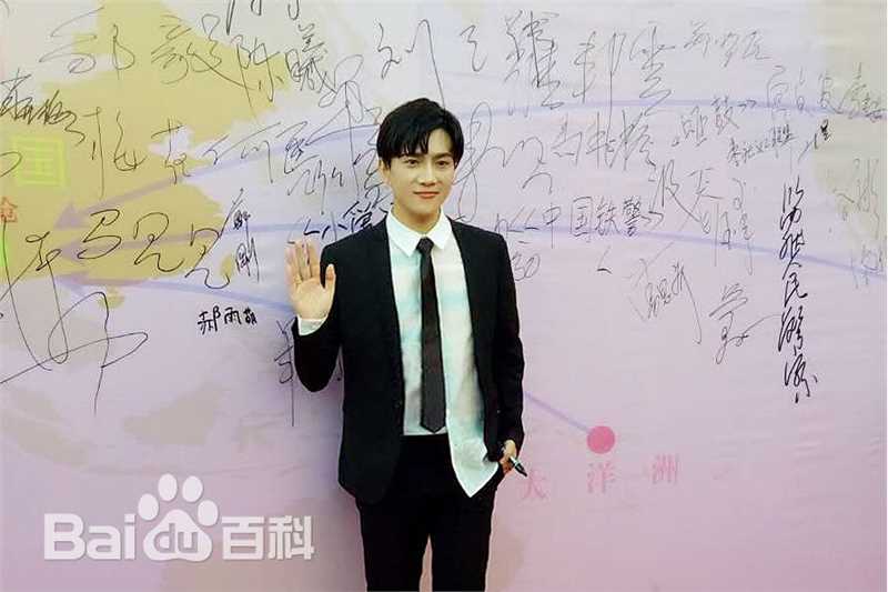 罗翔公益活动壁纸壁纸