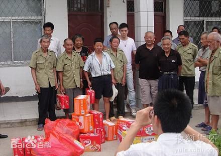 罗翔公益活动壁纸壁纸