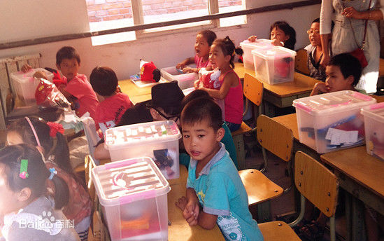 罗翔公益活动壁纸壁纸