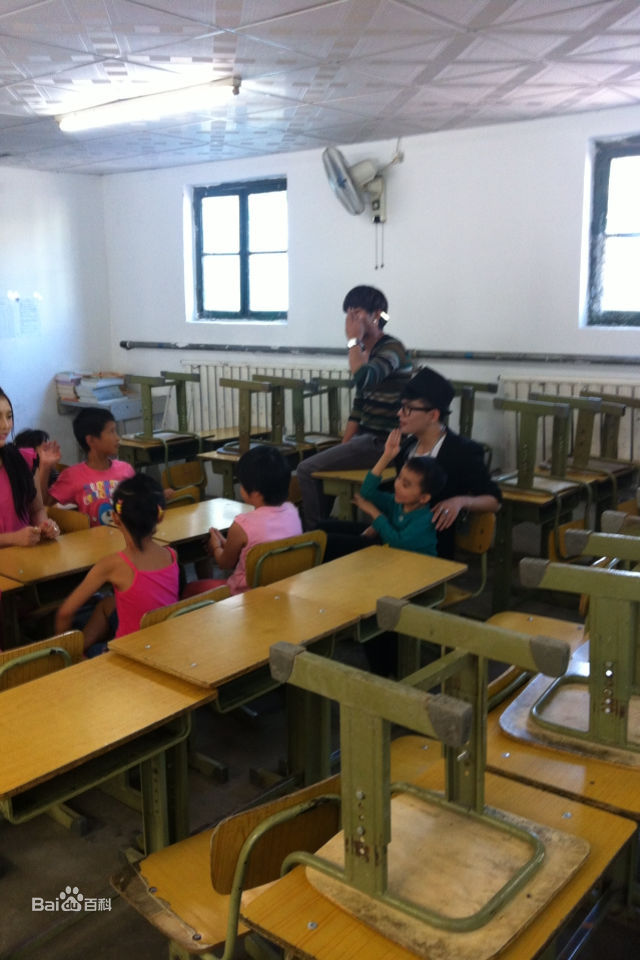 罗翔公益活动壁纸壁纸