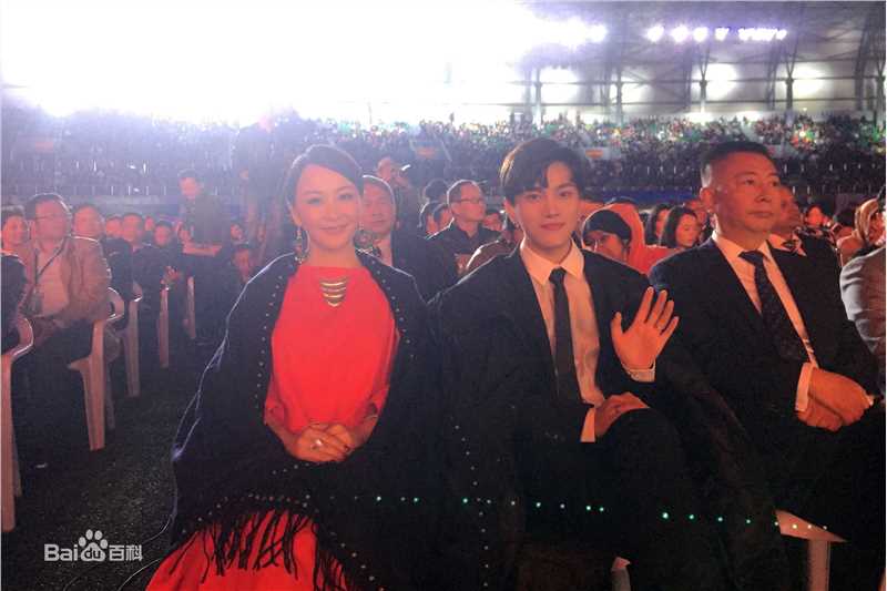 罗翔公益活动壁纸壁纸