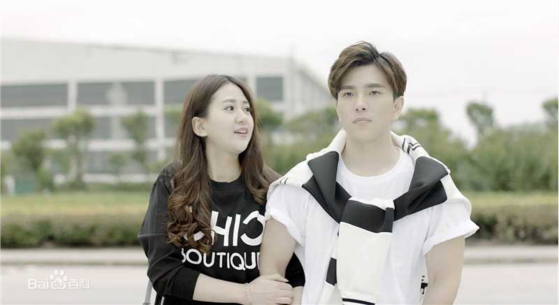 罗翔颁奖盛典登台领奖素颜照相册