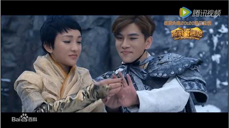 罗翔颁奖盛典登台领奖素颜照相册