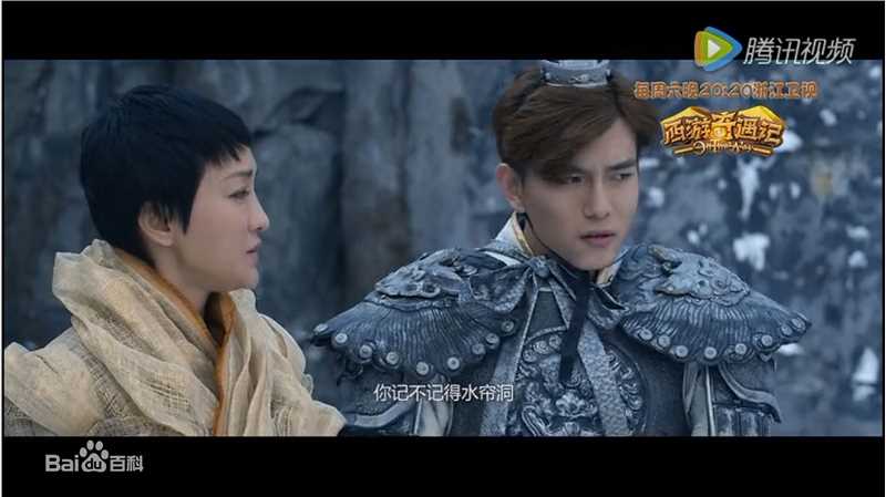 罗翔颁奖盛典登台领奖素颜照相册