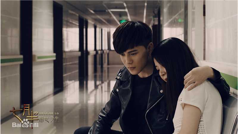 罗翔颁奖盛典登台领奖素颜照相册