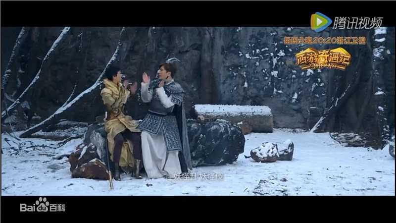 罗翔颁奖盛典登台领奖素颜照相册