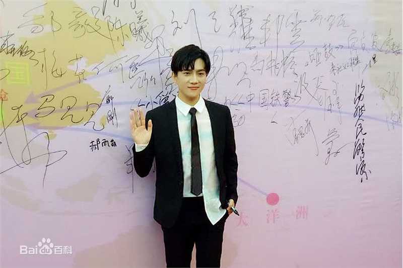 罗翔出席电影节图册