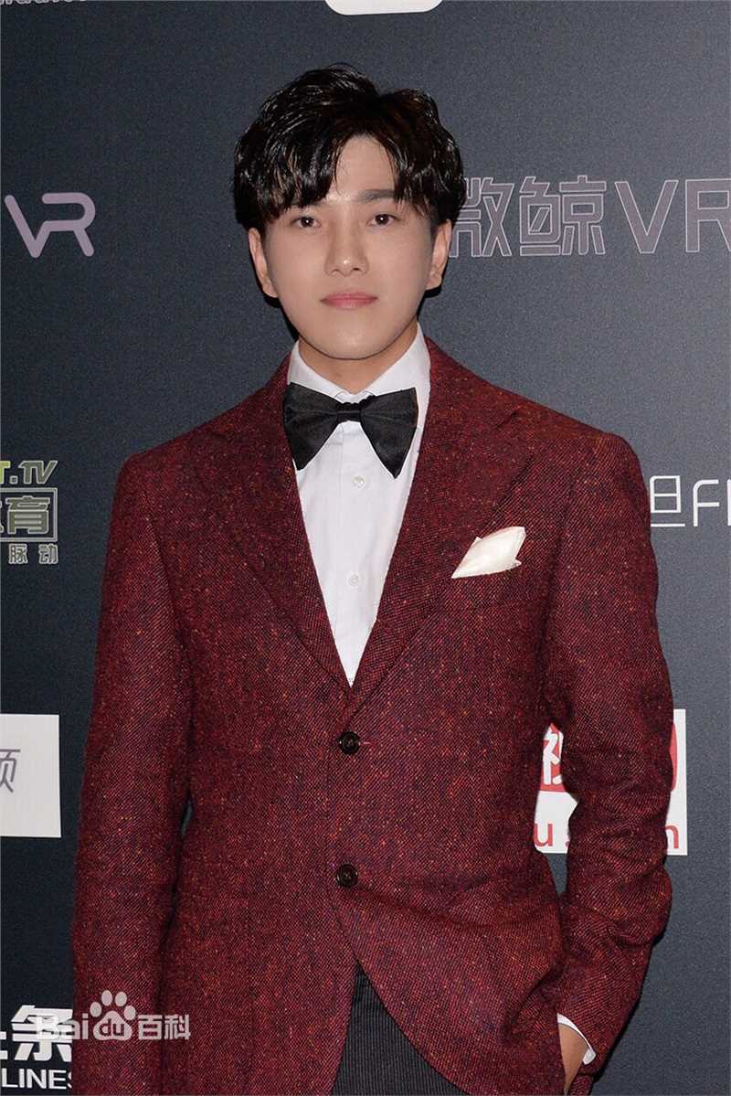 罗翔接受媒体群访图片图集