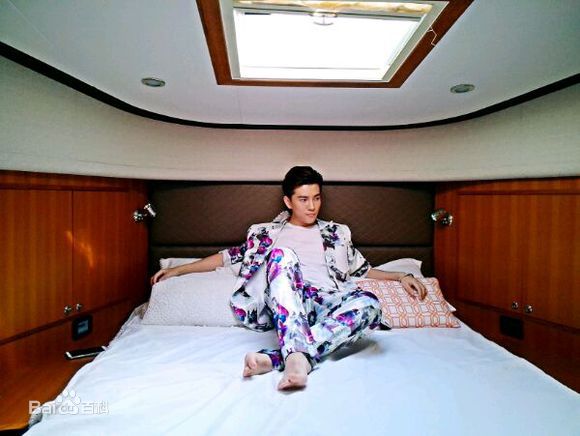 罗翔接受媒体群访图片图集