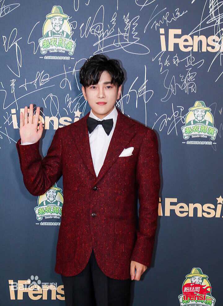 罗翔接受媒体群访图片图集