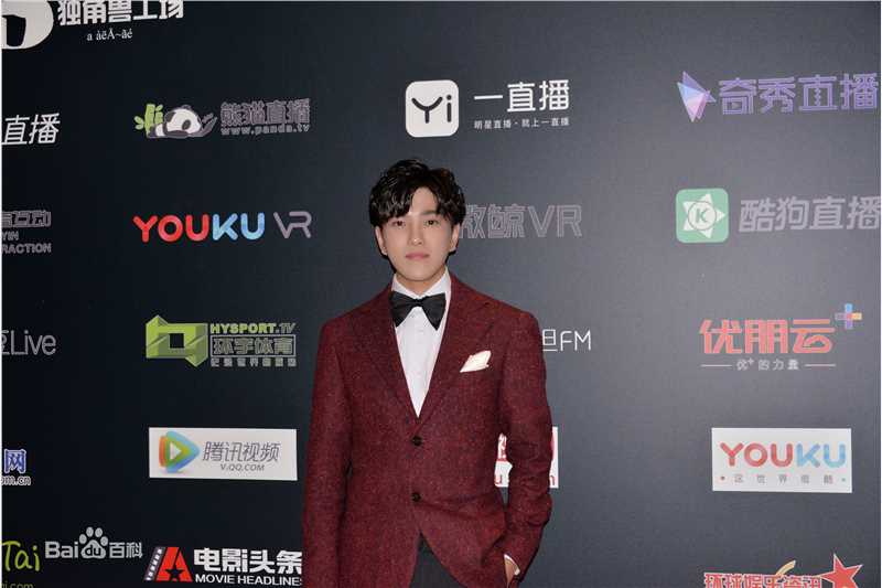 罗翔接受媒体群访图片图集