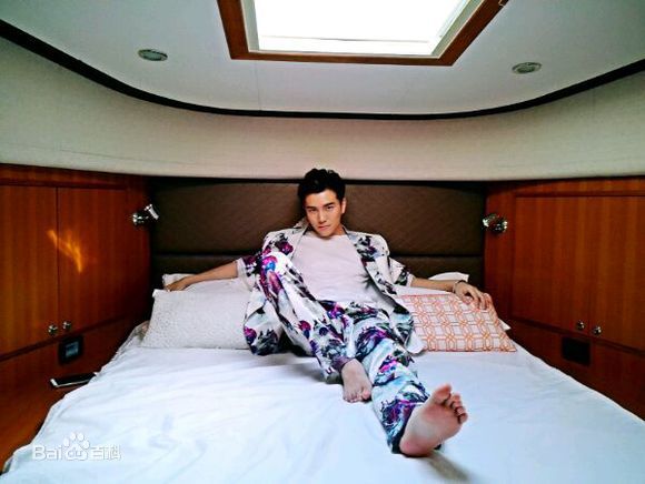 罗翔接受媒体群访图片图集