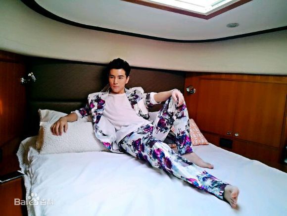 罗翔接受媒体群访图片图集