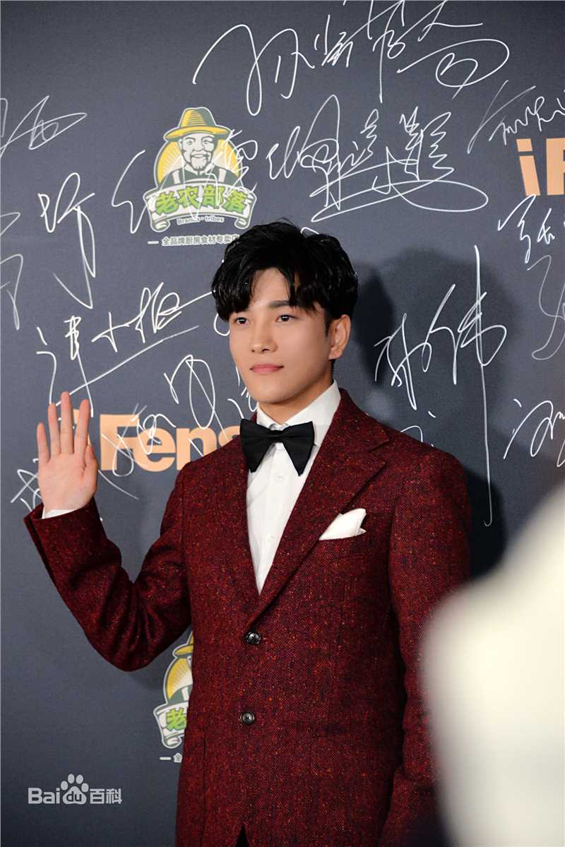 罗翔接受媒体群访图片图集