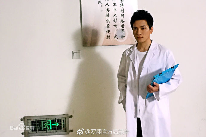 罗翔接受媒体群访图片图集