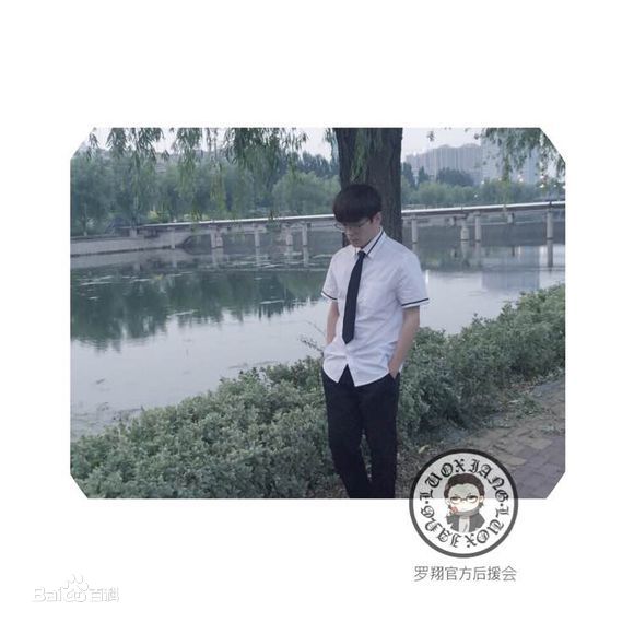 罗翔出席时尚颁奖典礼素颜照相册