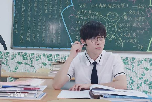 罗翔出席时尚颁奖典礼素颜照相册