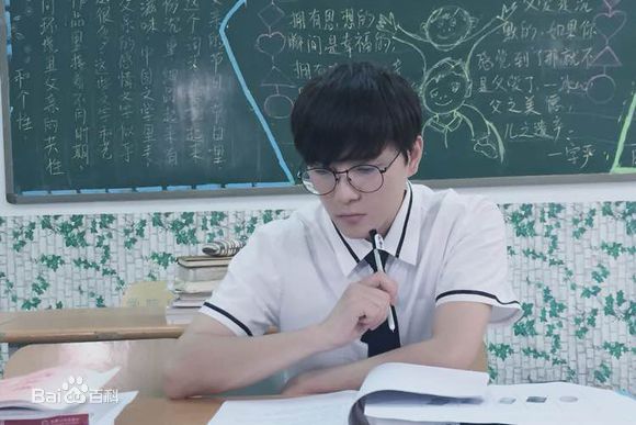 罗翔出席时尚颁奖典礼素颜照相册