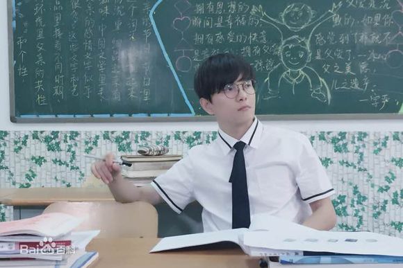 罗翔出席时尚颁奖典礼素颜照相册