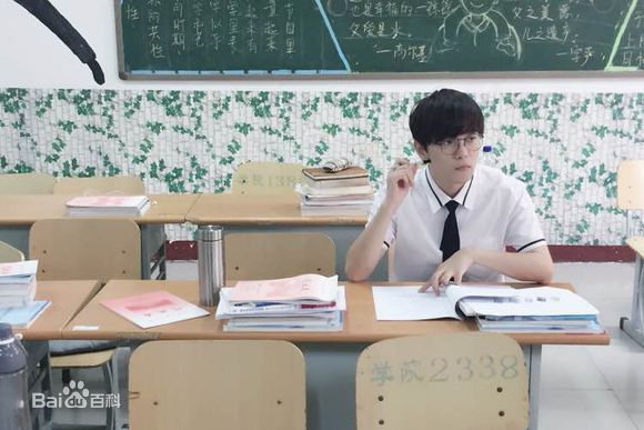 罗翔出席时尚颁奖典礼素颜照相册