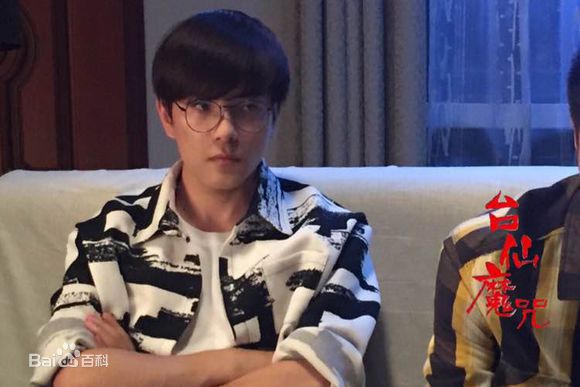 罗翔出席时尚颁奖典礼素颜照相册