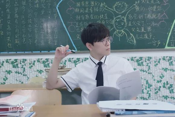 罗翔出席时尚颁奖典礼素颜照相册