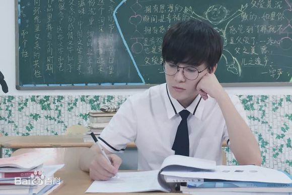 罗翔出席时尚颁奖典礼素颜照相册