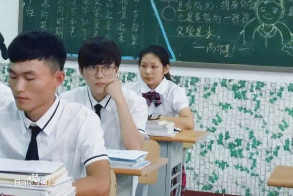 罗翔出席时尚颁奖典礼素颜照相册