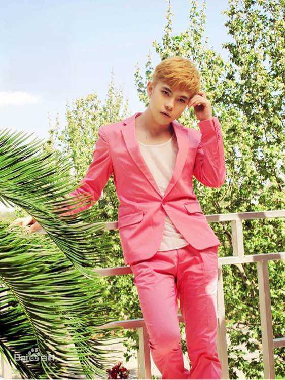 罗翔出席时尚颁奖典礼素颜照相册