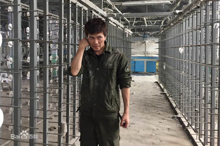 罗翔出席时尚颁奖典礼素颜照相册