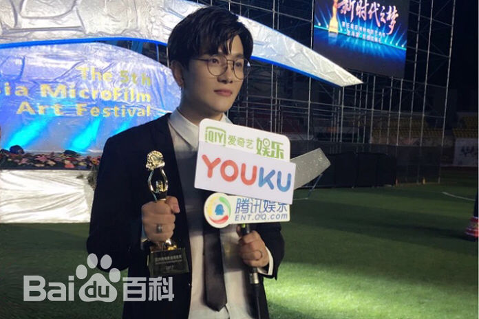 罗翔活动媒体采访图片图集