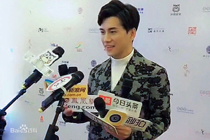 罗翔活动媒体采访图片图集