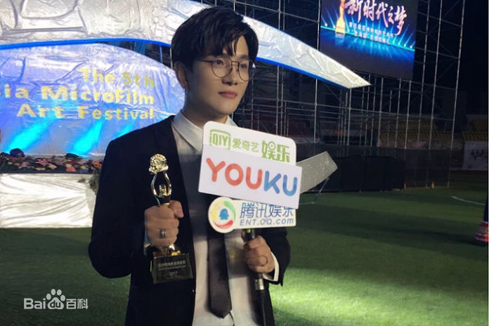 罗翔活动现场图图册