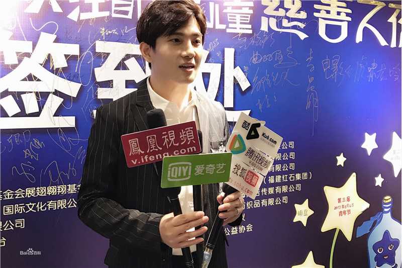 罗翔活动现场图图册