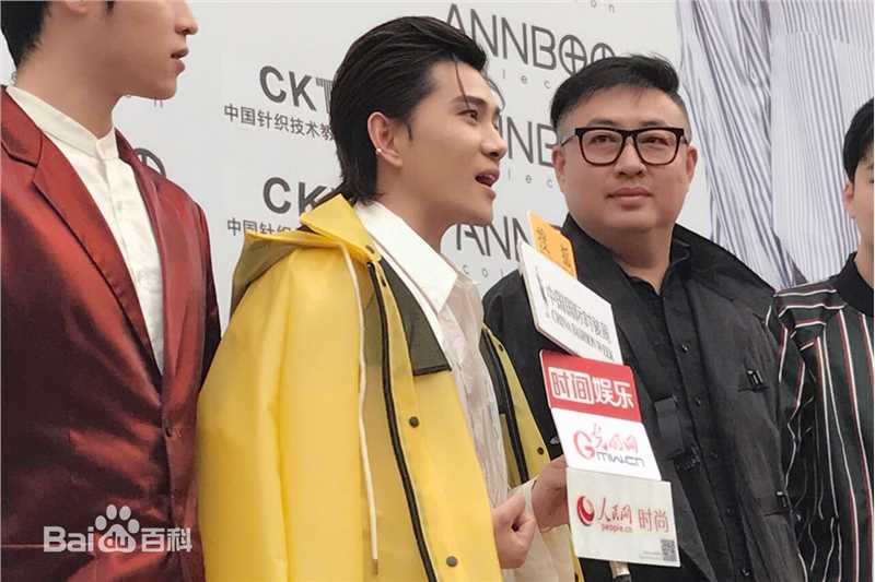 罗翔活动现场图图册