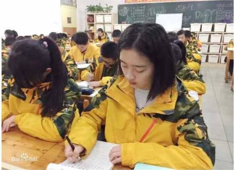 邓恩熙学生时期图片图集