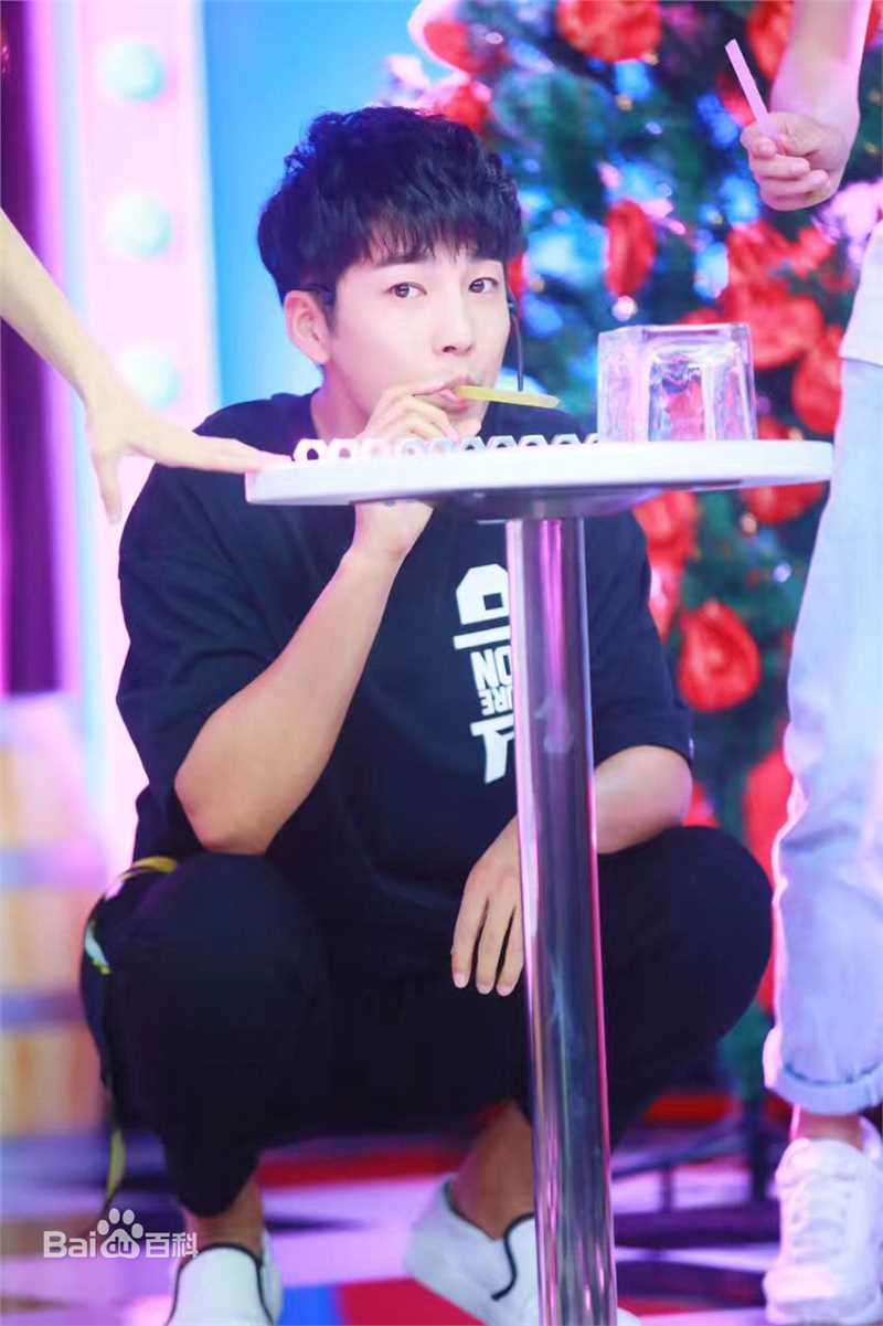 邹廷威(Zou Tingwei)活动素颜照相册