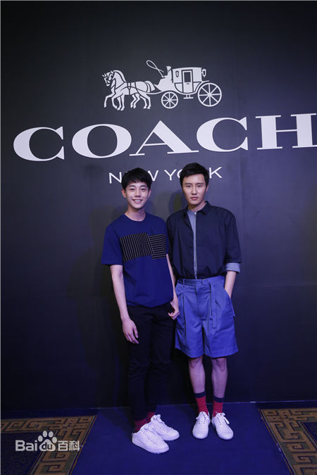 刘剑羽活动图素颜照相册