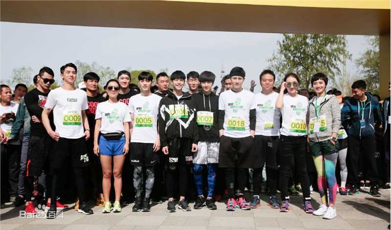 刘剑羽活动图素颜照相册