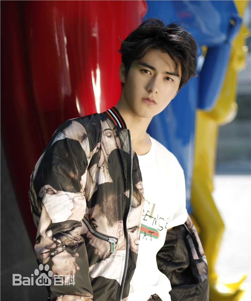 刘奕畅前后照片