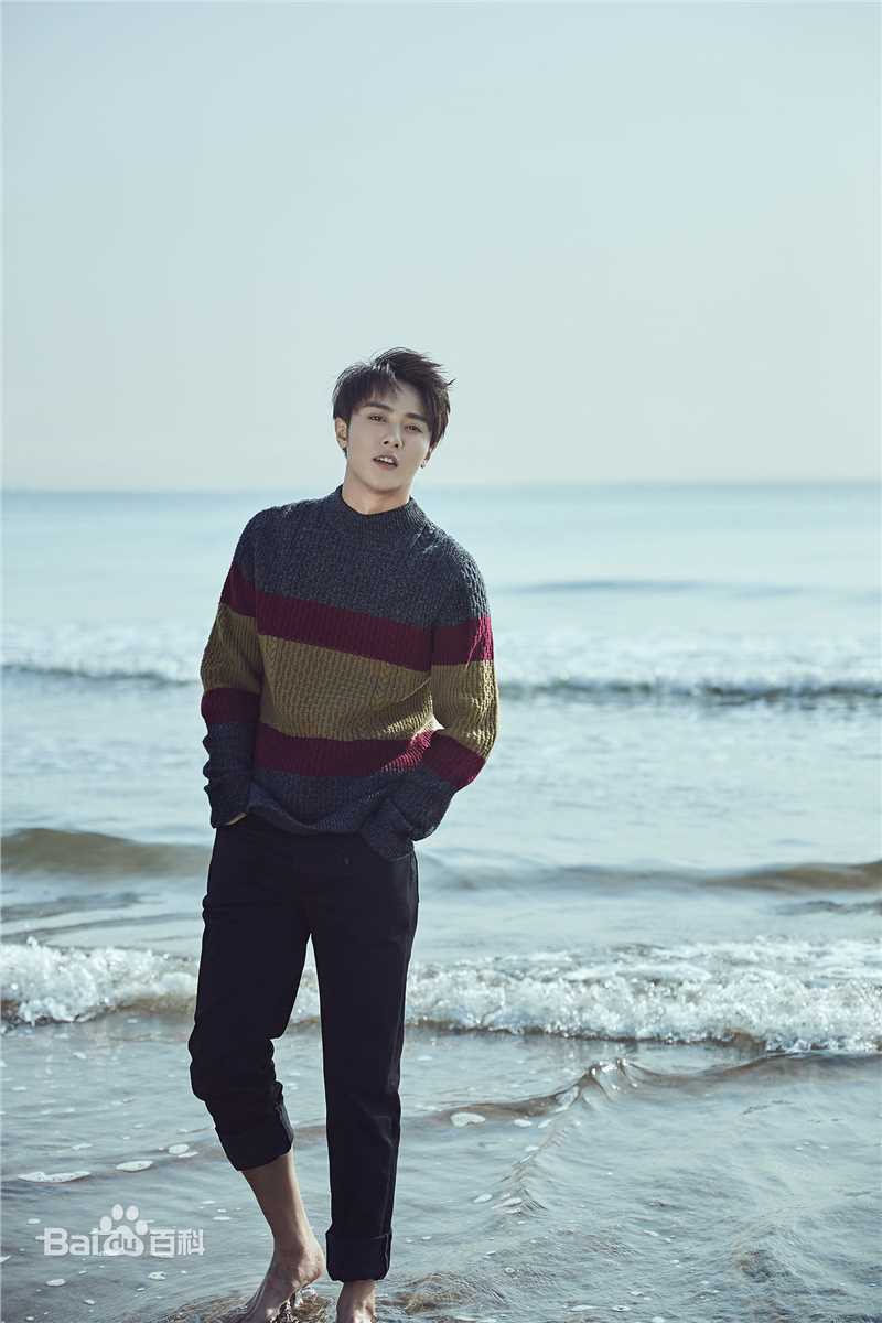 李俊辰街拍前后照片