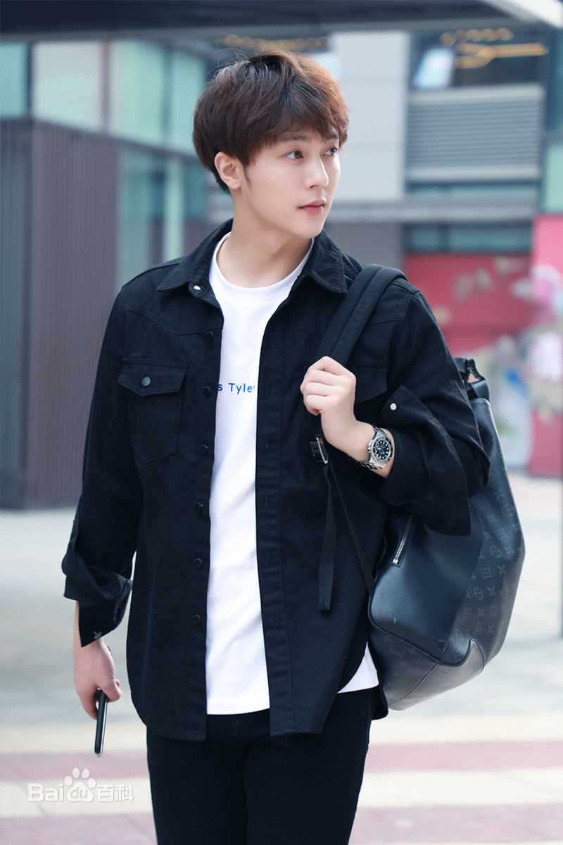 李俊辰街拍前后照片