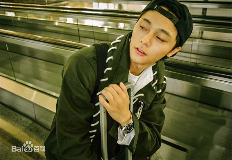 李俊辰生活照壁纸壁纸