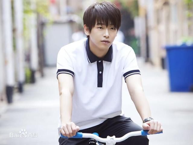 最新彭昱畅性感图片